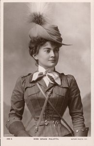 Grace Palotta, Oostenrijks geboren toneelactrice, als Daisy in de musicalkomedie The Messenger Boy door English Photographer