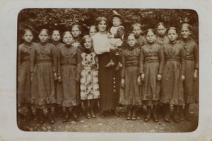 Groep vermoedelijk wezen, mogelijk Barnardo