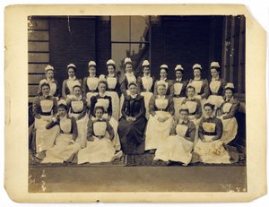 Groepsportret van medisch personeel van St. Thomass Hospital