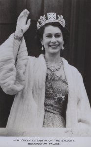 Koningin Elizabeth op het balkon, Buckingham Palace door English Photographer