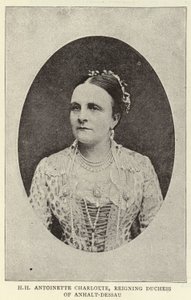 H H Antoinette Charlotte, regerende hertogin van Anhalt-Dessau door English Photographer