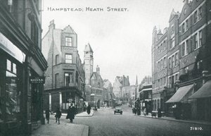 Heath Street in Hampstead door English Photographer