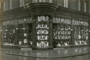 Horne Brothers, Coventry Street, Londen door English Photographer