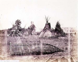 Indianenlodges aan de Kootenay-rivier, gefotografeerd door de Royal Engineers op de negenenveertigste parallel door English Photographer