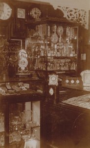 Interieur van een Engelse zilver- of juwelierswinkel