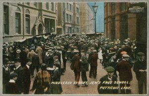 Jews Free School, Middlesex Street, Petticoat Lane, Londen door English Photographer
