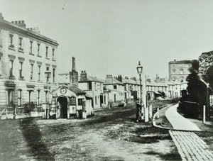 Kilburn Tolpoort aan de zuidkant van Kilburn High Road bij de kruising van Kilburn Priory, Camden Bibliotheken, 1875 door English Photographer