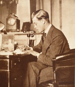 Koning Edward VIII aan zijn bureau in St. James