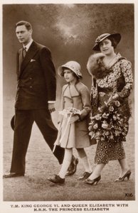 Koning George VI en koningin Elizabeth met hun dochter prinses Elizabeth (later koningin Elizabeth II) door English Photographer