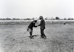 Koning George V begroet de Maharaja van Nepal