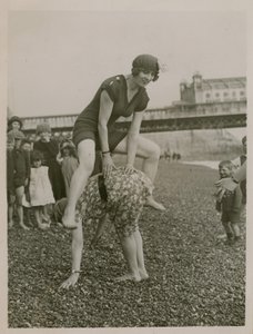 Hinkelen op Brighton Strand door English Photographer