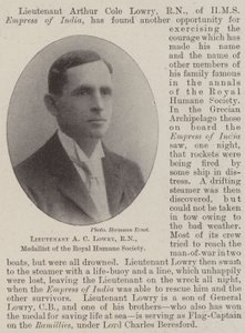 Luitenant A C Lowry, RN, medaillewinnaar van de Royal Humane Society door English Photographer