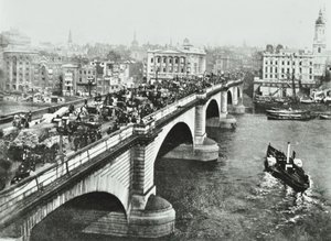 Londen Brug: paard-en-wagen verkeer op de brug, 1895 door English Photographer