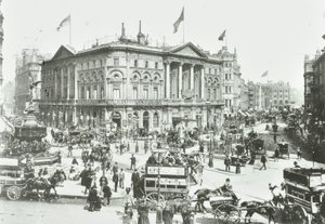 London Pavilion, Piccadilly Circus, Westminster: oostwaarts, 1895 door English Photographer