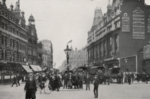Londen: Tottenham Court Road door English Photographer