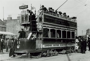 London United Electric Tramways door English Photographer