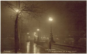 Londen, de Embankment op een natte nacht