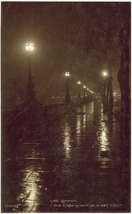 Londen, de Embankment op een natte nacht