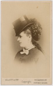 Mabel Grey door English Photographer