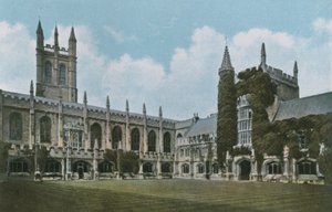 Magdalen Cloisters en Founders Tower