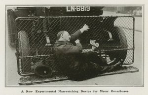 Man-vangapparaat voor motoromnibus door English Photographer