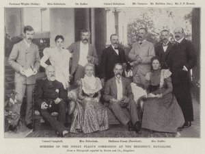 Leden van de Indiase Plague Commission in de Residentie, Bangalore door English Photographer