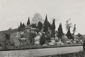 Monument voor de 29e Divisie op het slagveld van de Somme, nabij Beaumont Hamel door English Photographer