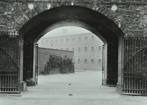 Millbank Prison: boog, ingang, 1885 door English Photographer