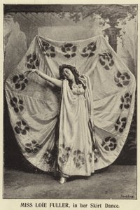 Mevrouw Loie Fuller, in haar Rokdans door English Photographer