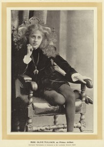 Mevrouw Olive Tulloch, als Prins Arthur