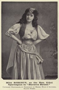 Miss Roberts, als de Hon Ethel Sportington in Morocco Bound door English Photographer