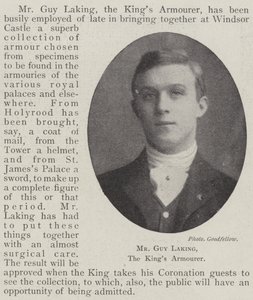 De heer Guy Laking, de wapensmid van de koning door English Photographer