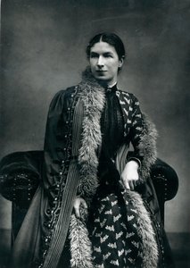 Mevrouw Humphry Ward, 1881 door English Photographer