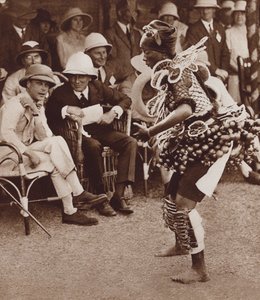 Inheemse schoonheid in Freetown, Sierra Leone, dansend voor de toekomstige koning Edward VIII