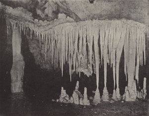 Nellies Grot, Jenolan Grotten door English Photographer