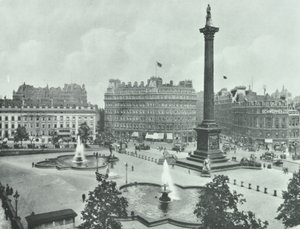 Nelsons Column, Trafalgar Square, Westminster: zuidoostwaarts, 1895 door English Photographer
