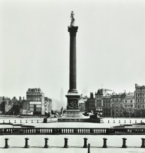 Nelsons Column, Trafalgar Square, Westminster: zuidwaarts vanaf National Gallery, 1870 door English Photographer