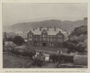 Nieuwe residentiehal in Bangor voor vrouwelijke studenten aan het University College of North Wales door English Photographer