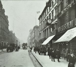New Oxford Street: kijkend naar het westen bij Bloomsbury Way, 1890 door English Photographer