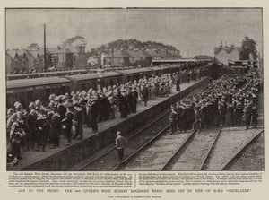 Op naar het front, het 2e Queens West Surrey Regiment wordt uitgezwaaid door mannen van H.M.S. Excellent