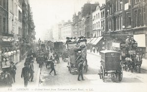 Oxford Street gezien vanaf Tottenham Court Road door English Photographer