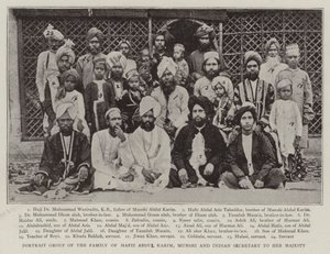 Portretgroep van de familie van Hafiz Abdul Karim, Munshi en Indiase secretaris van Hare Majesteit door English Photographer