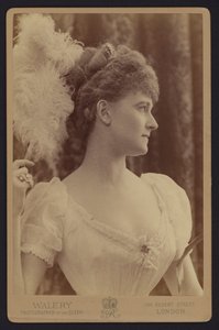 Portret, De Gravin van Warwick (zwart-wit foto) door English Photographer
