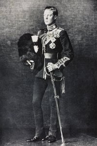 Portret van Edward, Prins van Wales, in zijn uniform als kolonel van de Welsh Guards