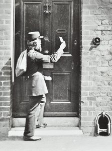 Postbode in King William Walk, Greenwich, 1885 door English Photographer