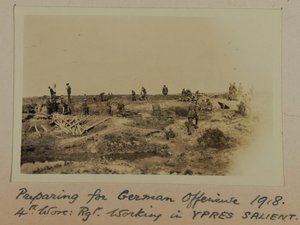 Voorbereiding op Duitse Offensief 1918. 4e Worc: Rgt. Werkend in YPRES SALIENT