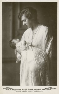 Prinses Mary, gravin Lascelles, met haar oudste zoon, George door English Photographer