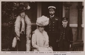 Prinses Victoria, Koningin Mary, Koning George V, De Hertog van Cornwall