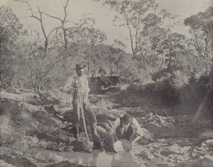 Prospectors proberen een schaal door English Photographer