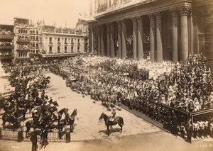 Koningin Victoria, Diamanten Jubileum processie bereikt St Pauls, 1897 door English Photographer
